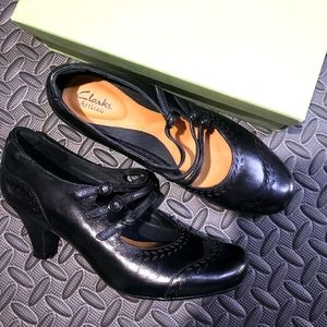 Clarks black leather shoes